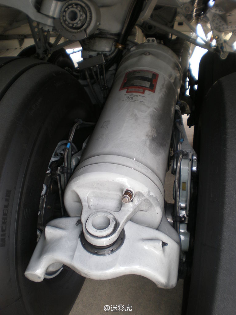 c17大运起落架细节:果然粗壮