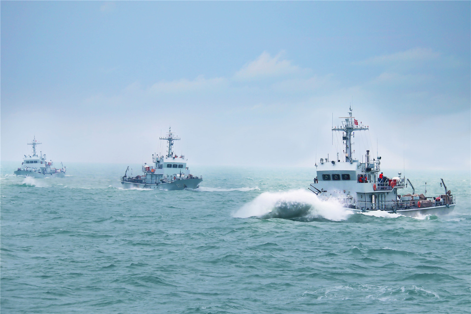 南海舰队扫雷舰集体出动演练