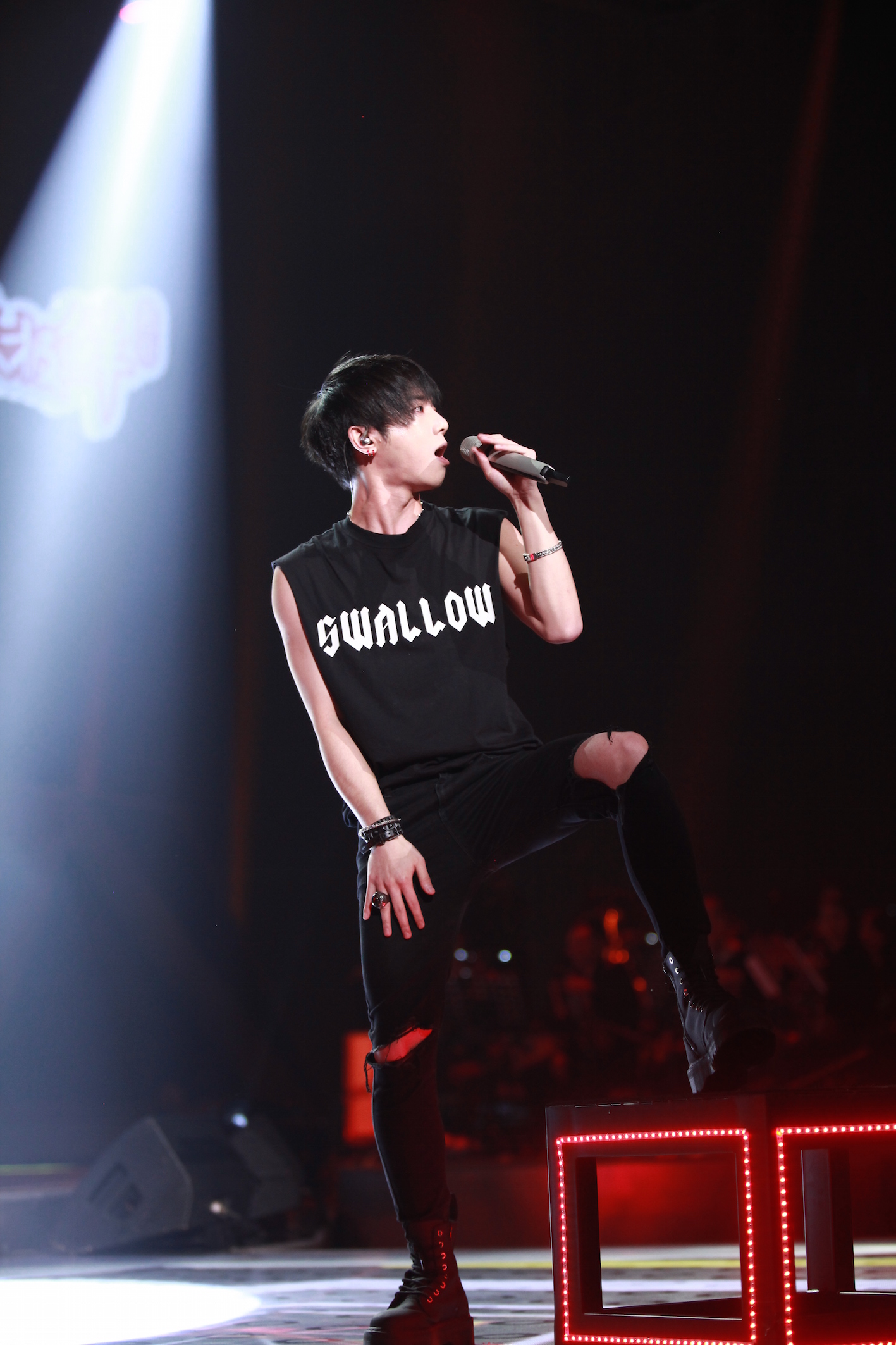 13 华晨宇"滑板鞋"海外观看疯狂破2000万