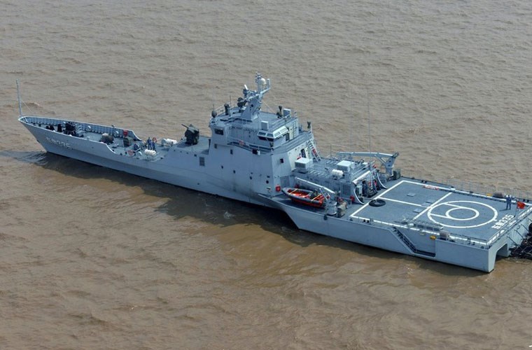 29 阿布扎比防展现中国三体护卫舰