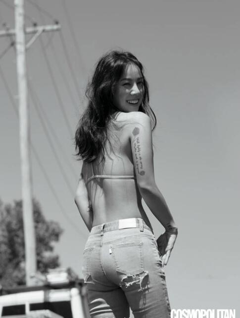 7 隐居田园后回归!李孝利秀裸背曲线玲珑