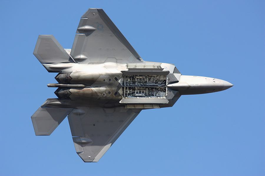 f22猛禽战斗机"生吞"活人