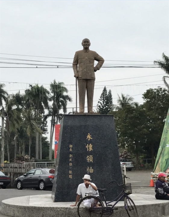 台南市连夜拆除蒋介石铜像遭讽像做贼一样