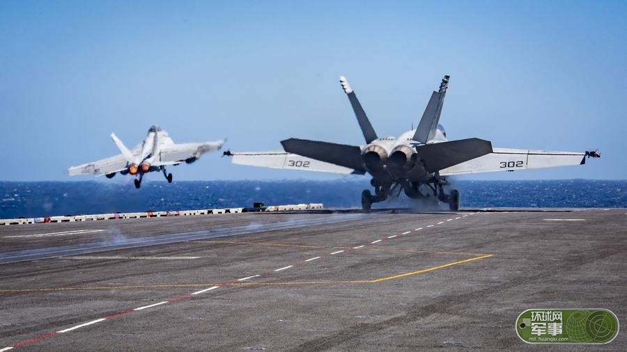 2月22日,美国海军卡尔文森号尼米兹级航母在南海海域进行了舰载机起降