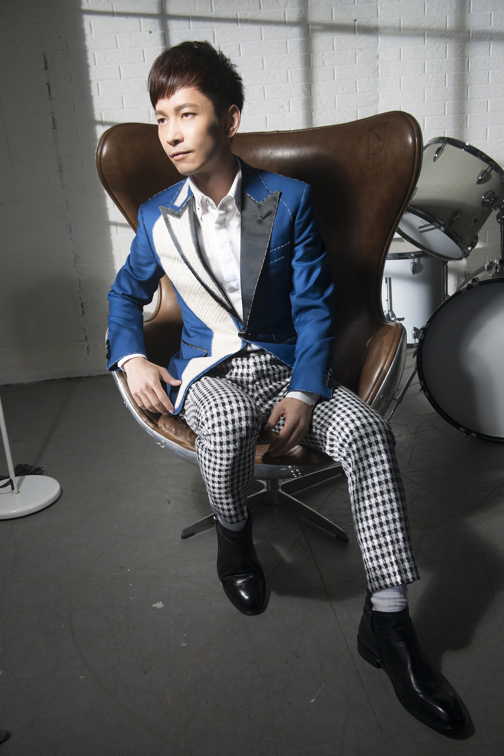 张智成《瘀青》mv治愈上线 再度化身爱情解忧师