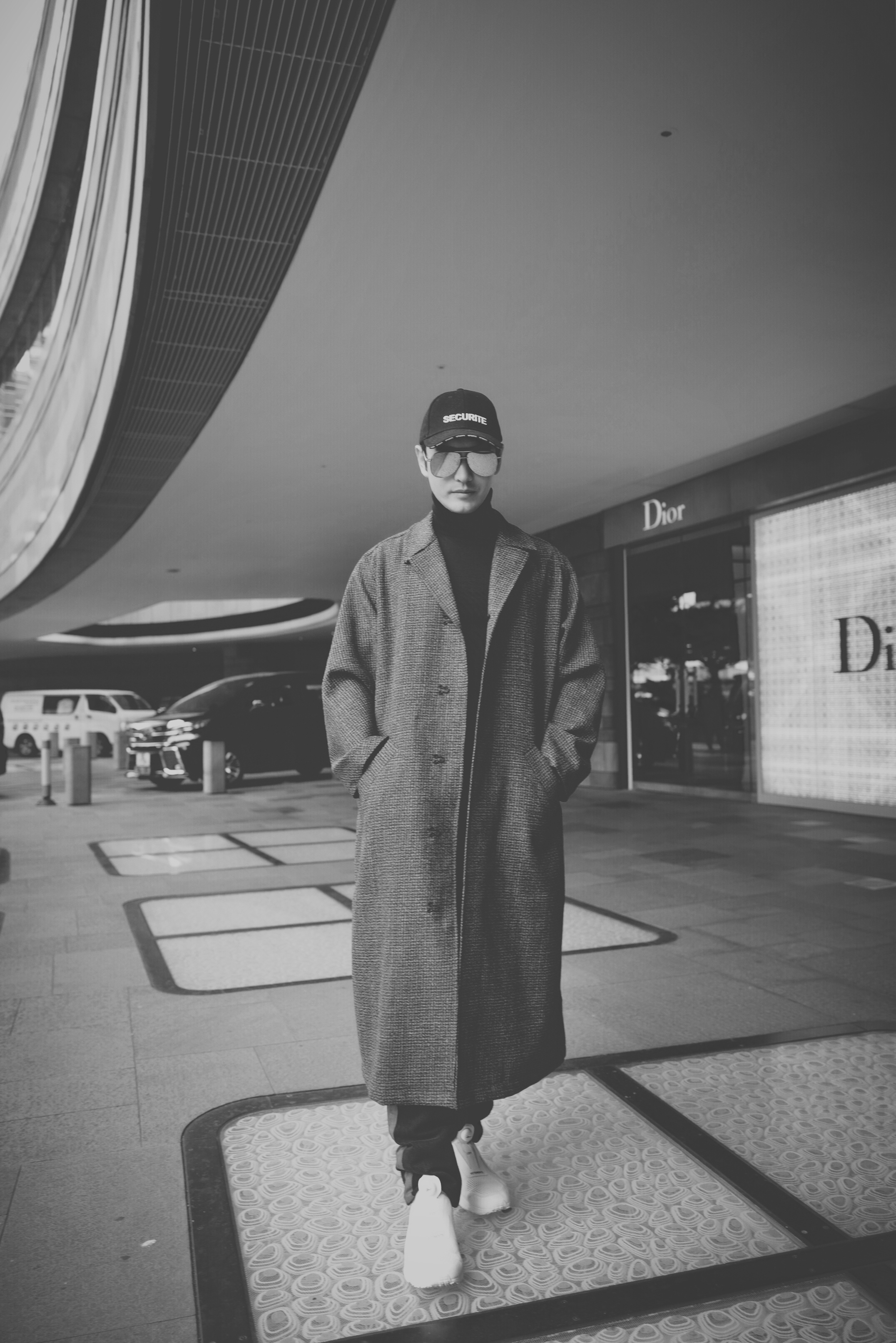 5 黄晓明格纹大衣引领复古时尚风 荷尔蒙气息爆棚