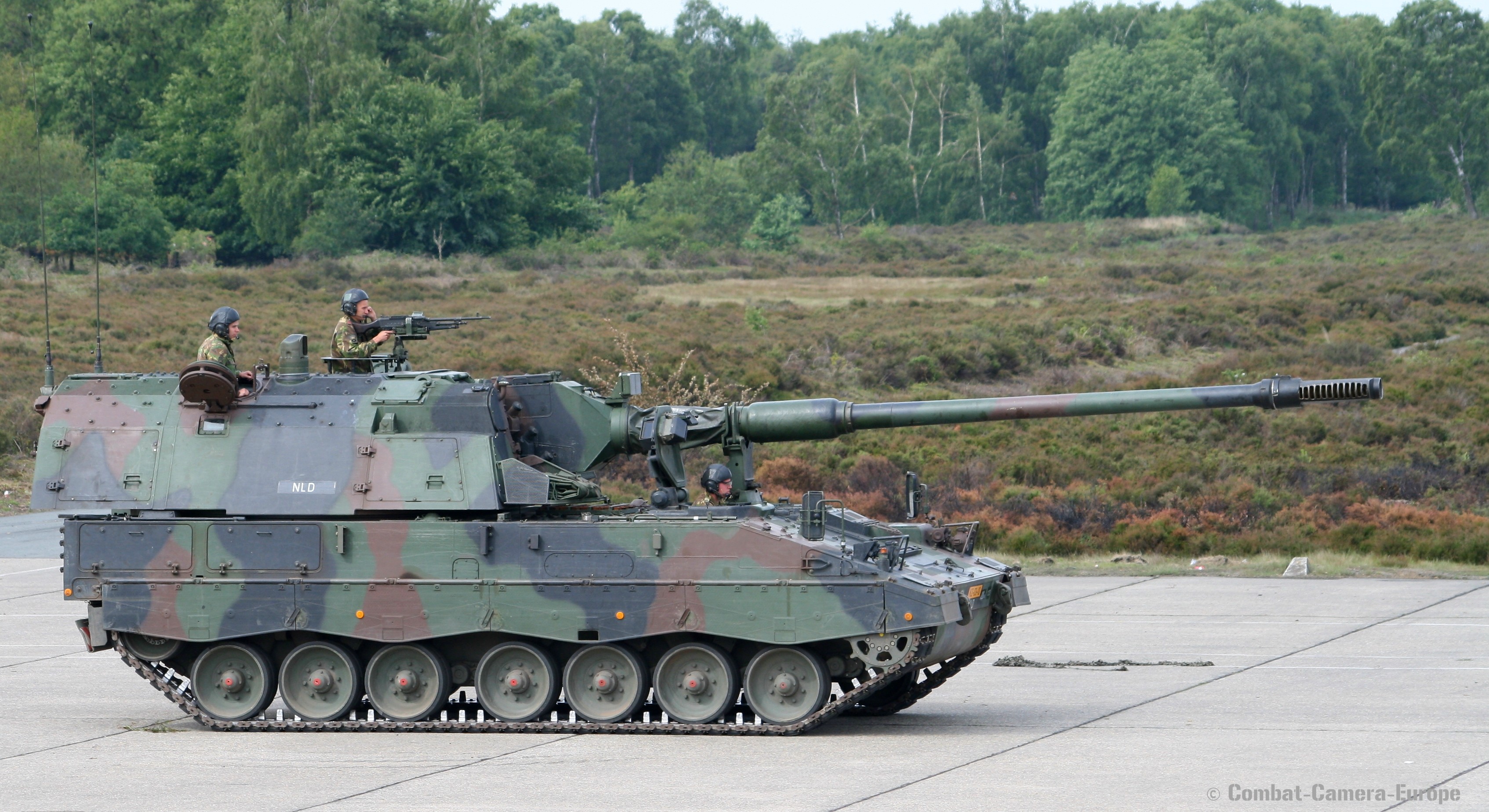 4 荷兰装备世界最强自行榴弹炮