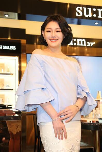 5 大s清新装扮现身捞金 短发凸显女人味