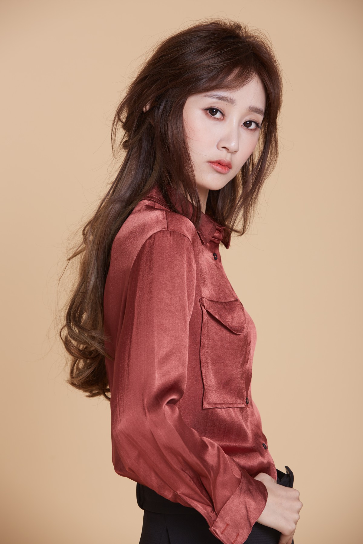 9 鳕熊早春皮衣写真 演绎冷艳icon范儿