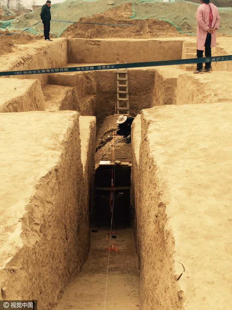 郑州一工地发现金字塔状古墓