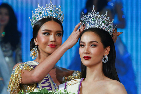 5 泰国佳丽夺下全球最大变性人选美比赛后冠
