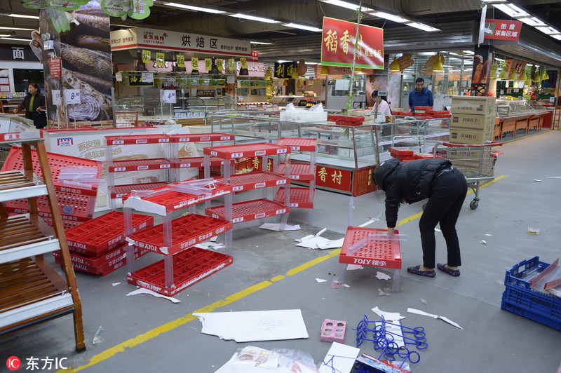 7 北京乐天玛特受萨德事件影响 顾客渺渺无几商品货架空荡荡