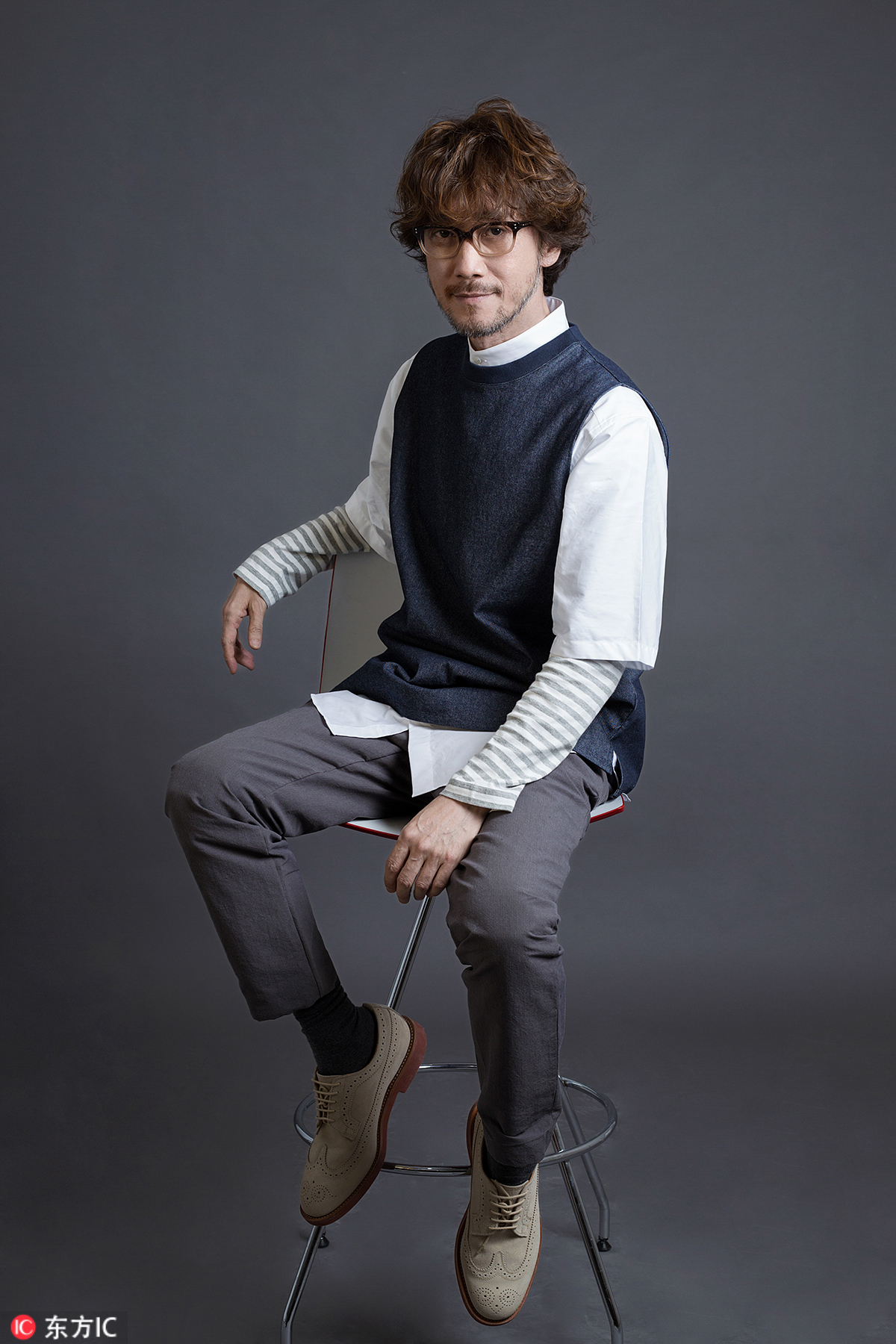 周传雄熟男魅力写真 白色情人节恋上"萌叔"