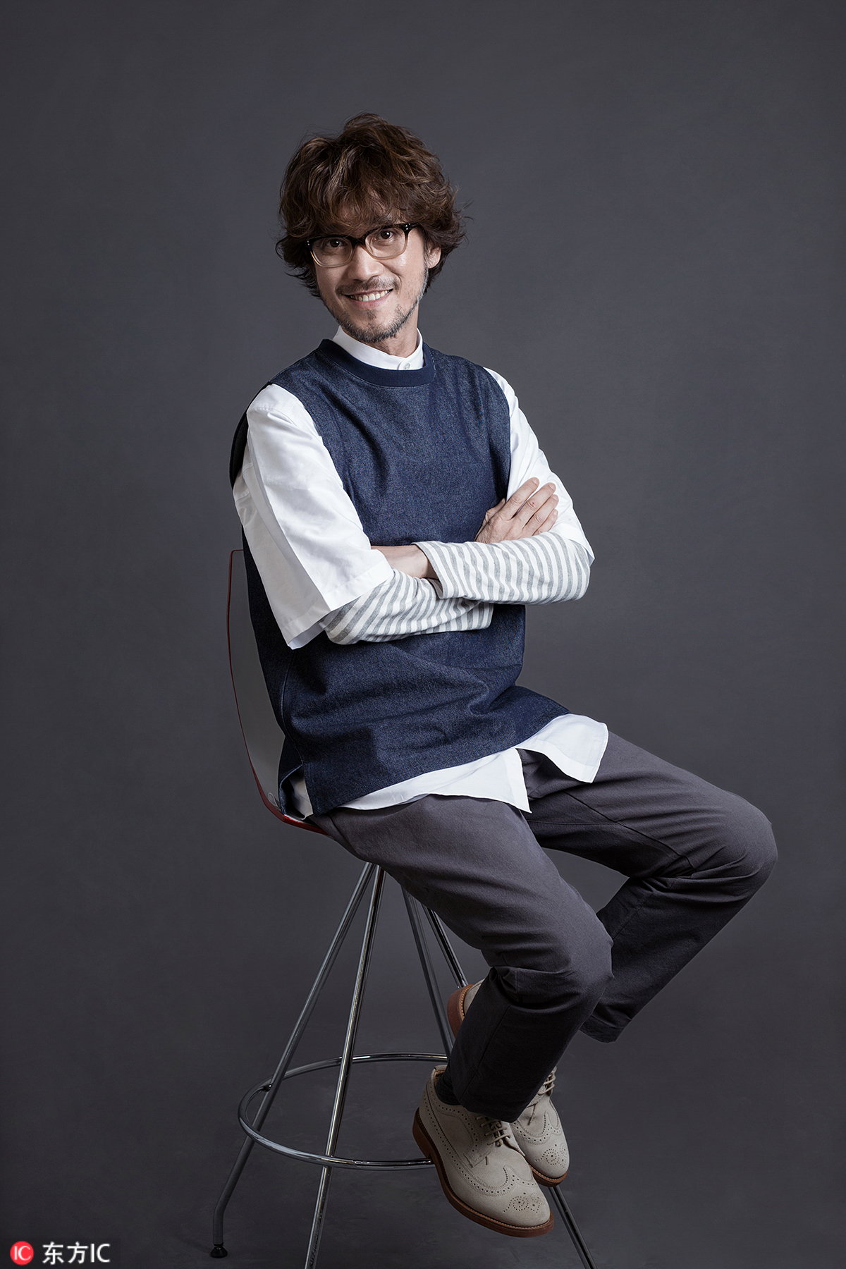 周传雄熟男魅力写真 白色情人节恋上"萌叔"