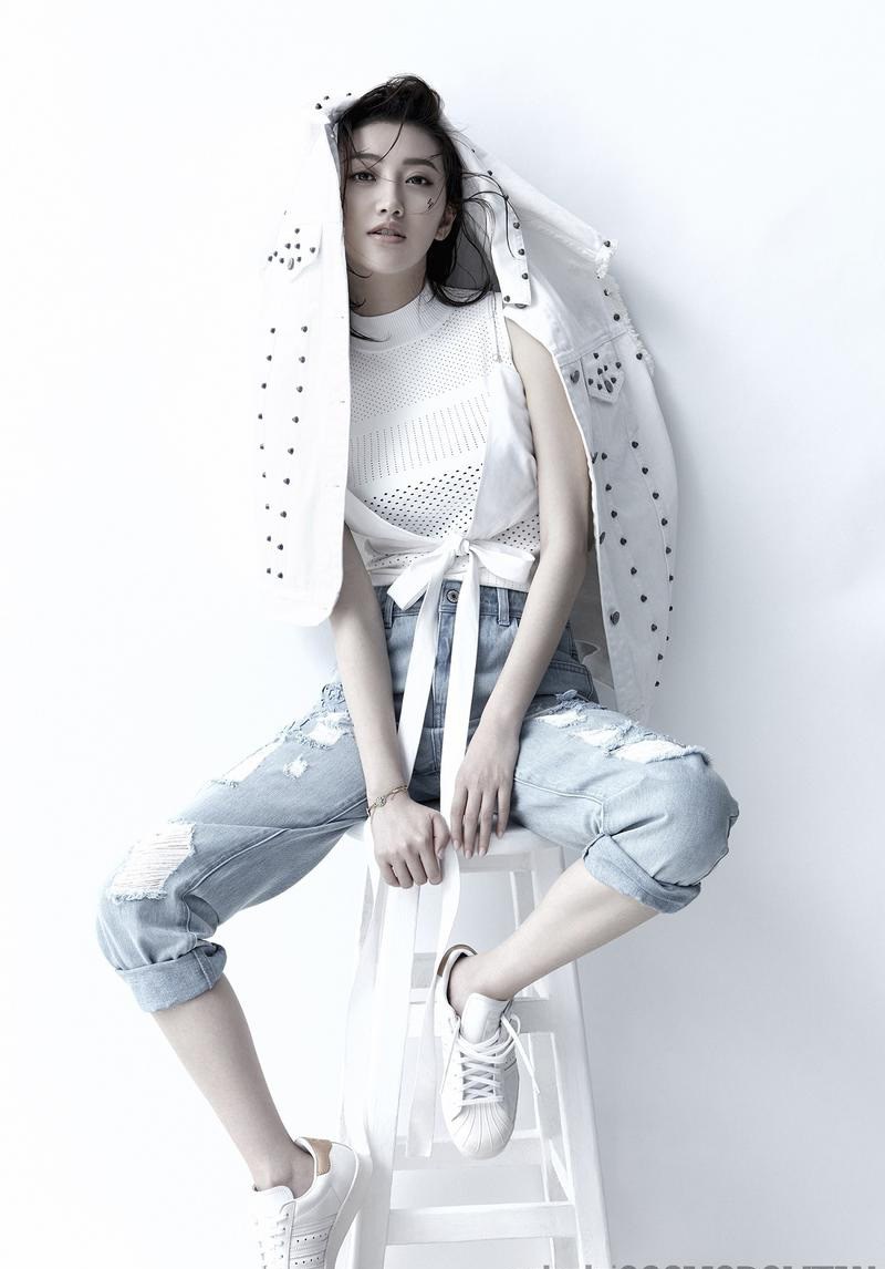 景甜完美变身酷girl 这坐姿太霸气了