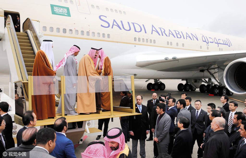 沙特国王萨勒曼抵京访华千名随从五百吨行李引人瞩目