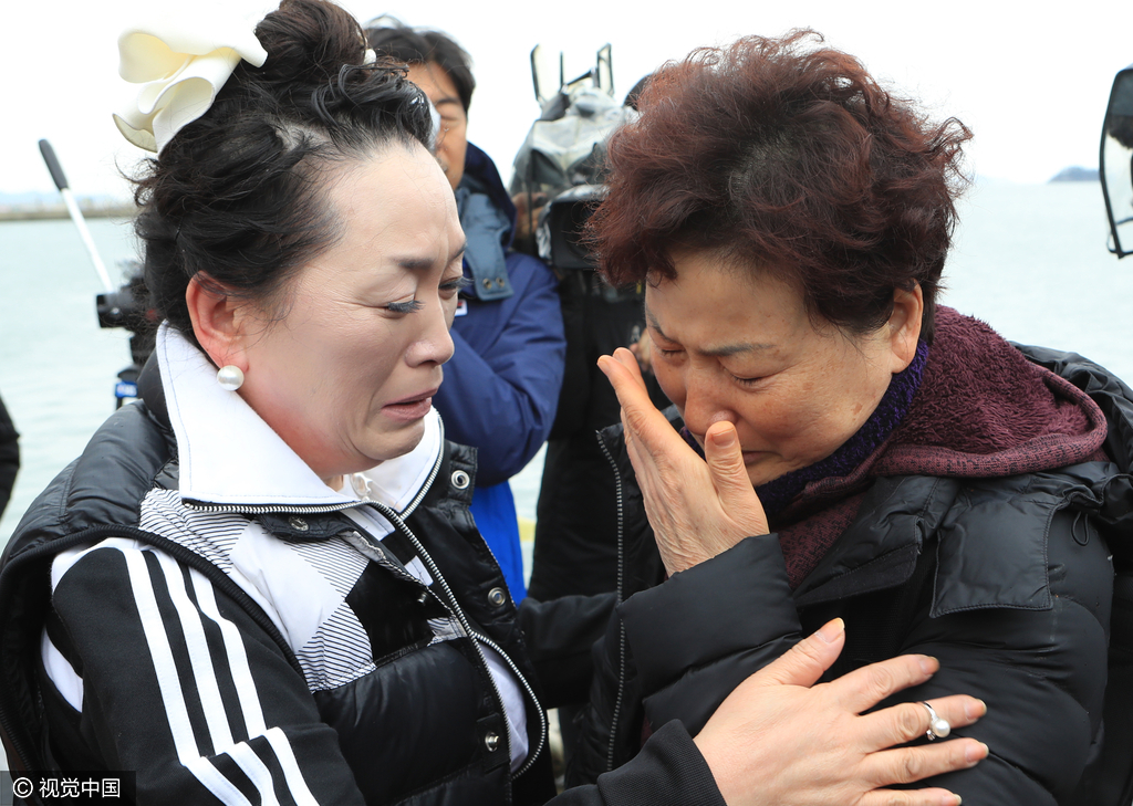5 韩"世越号"打捞基本成功 遇难者家属鞠躬致谢