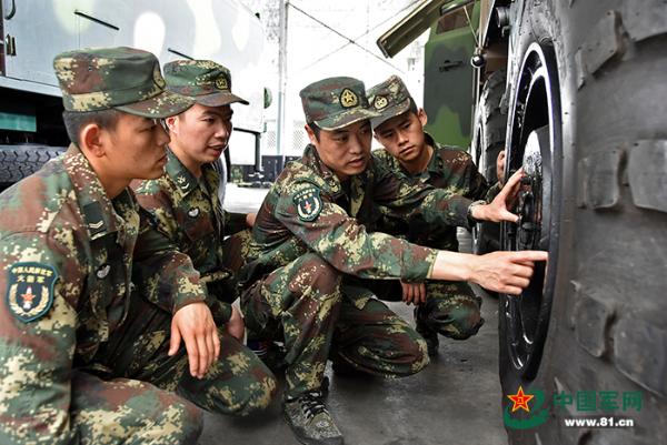 火箭軍舉行授銜儀式51名導彈兵戴上士兵最高軍銜