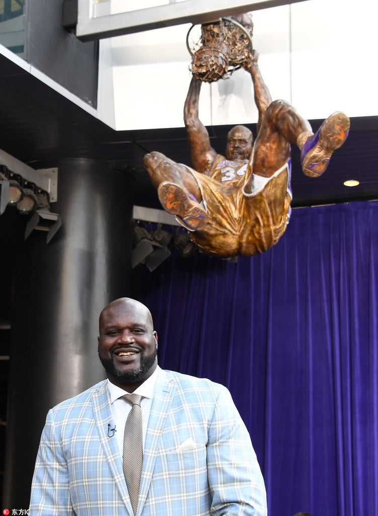 北京时间3月25日,湖人为沙奎尔-奥尼尔正式举办了雕像落成仪式,奥尼尔