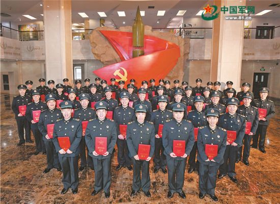 火箭军51名一级军士长授衔都是专业技术达人