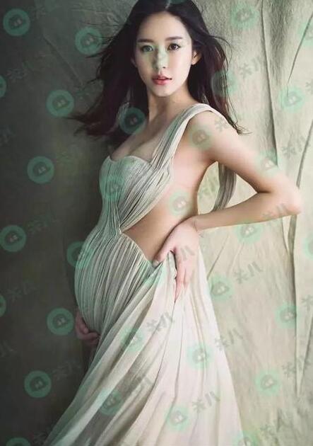 7 张子萱早前孕肚照曝光 薄纱遮身好性感