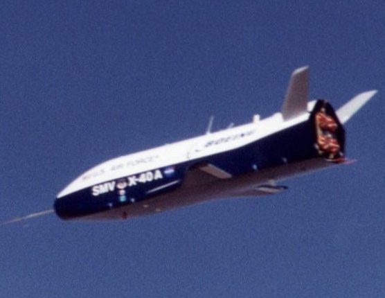新纪录X-37B太空无人机绕地轨飞行678天