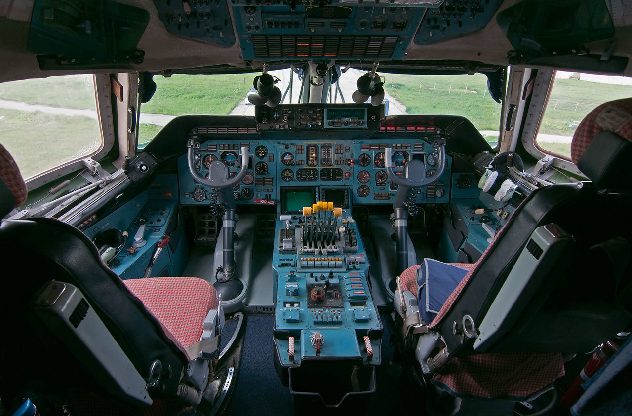 安225驾驶舱仪表密密麻麻