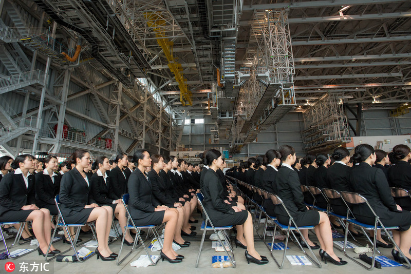 全日空新员工入职仪式清纯空姐靓丽抢镜