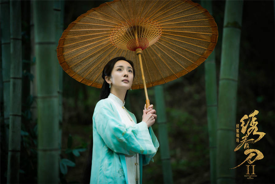 4 既能霸气也能温婉 杨幂伞下回眸百媚生