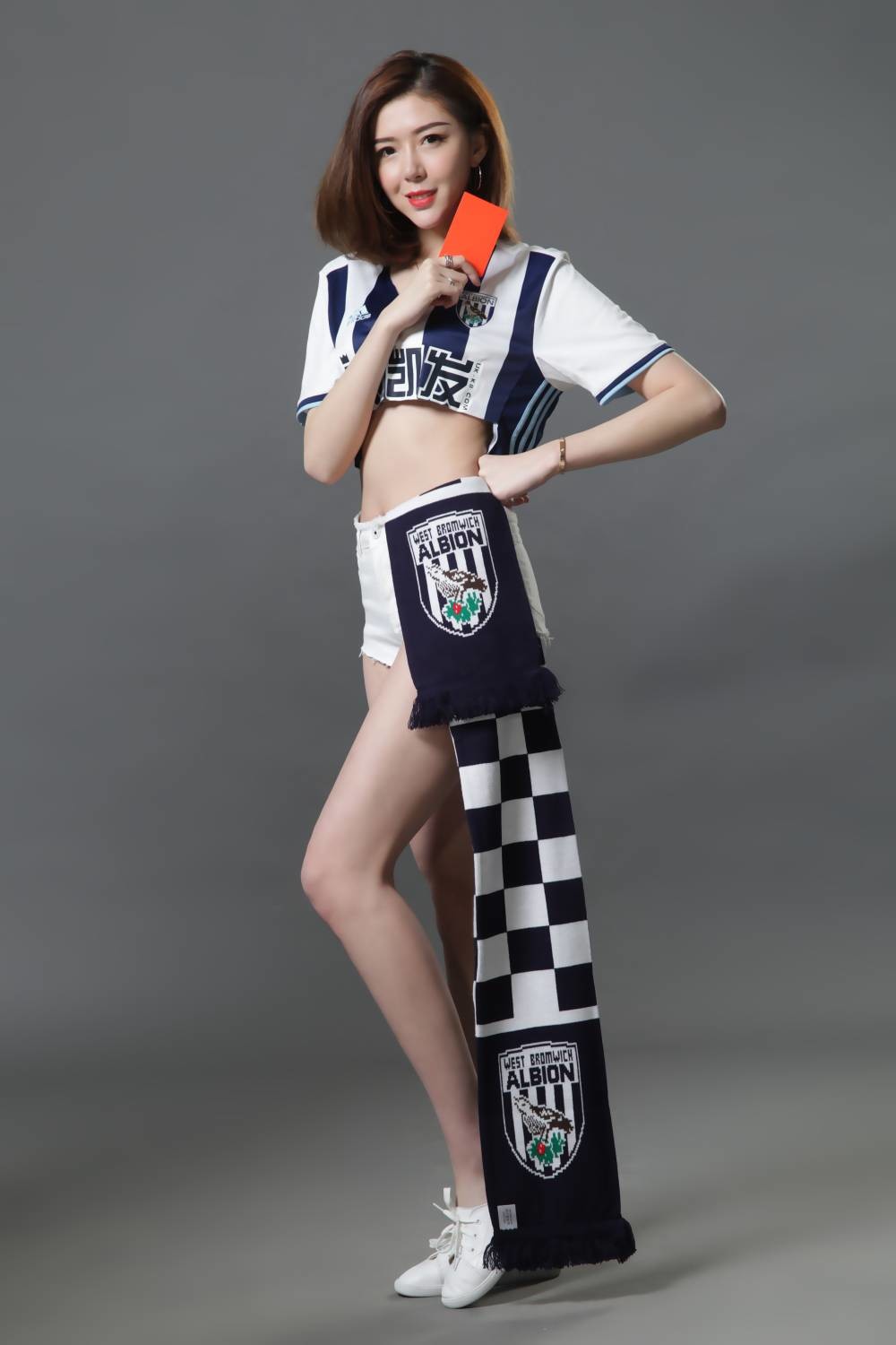 散步,听音乐,看电影姓名:韦涵馨年龄:19爱好:旅游姓名:吴美佳年龄:24