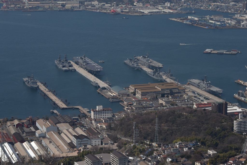 基地  4月3日日本海上自卫队ddh-184"加贺"(かが)号直升机护卫舰抵达