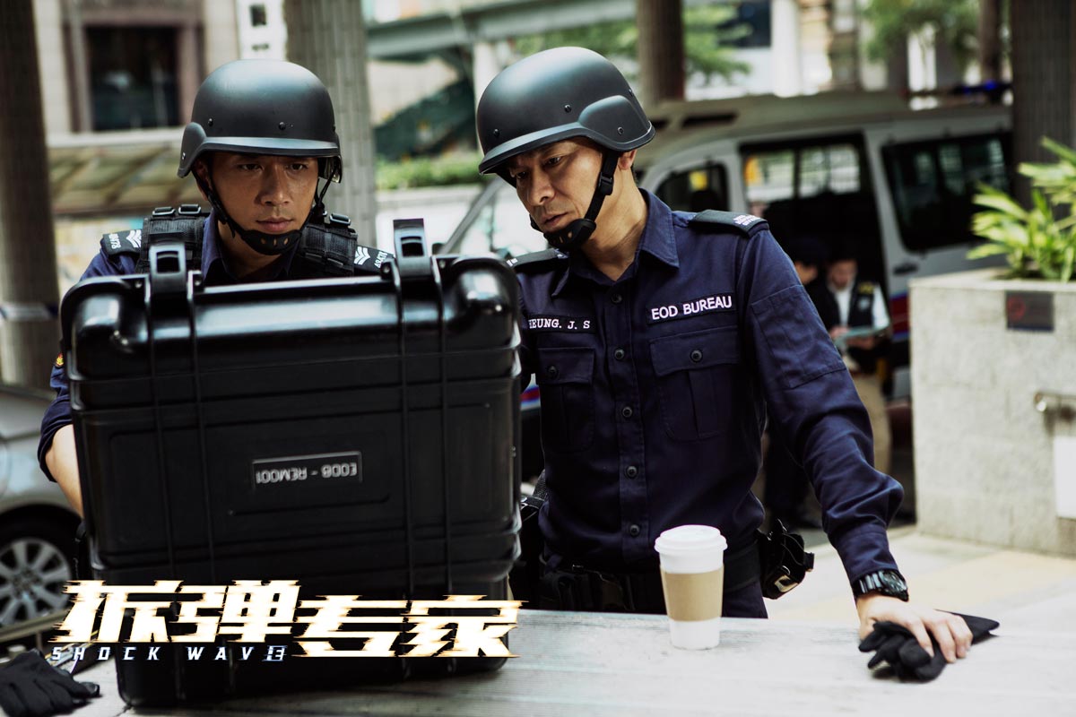 4 《拆弹专家》发主题曲mv大片质感爱情细腻