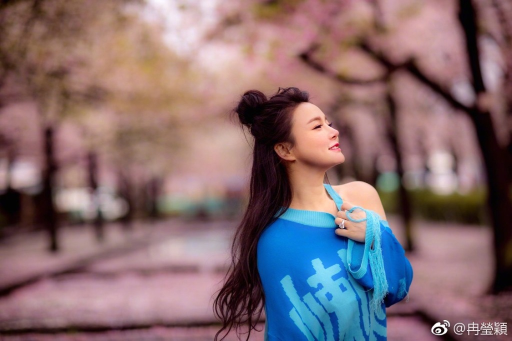 6 冉莹颖叕晒写唯美风写真集 胸前大字亮了