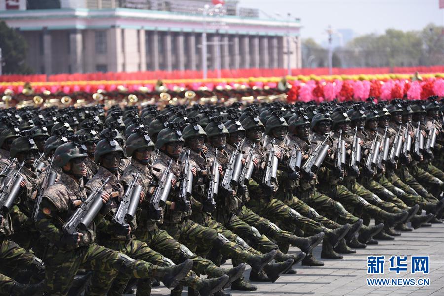 朝鲜举行阅兵式