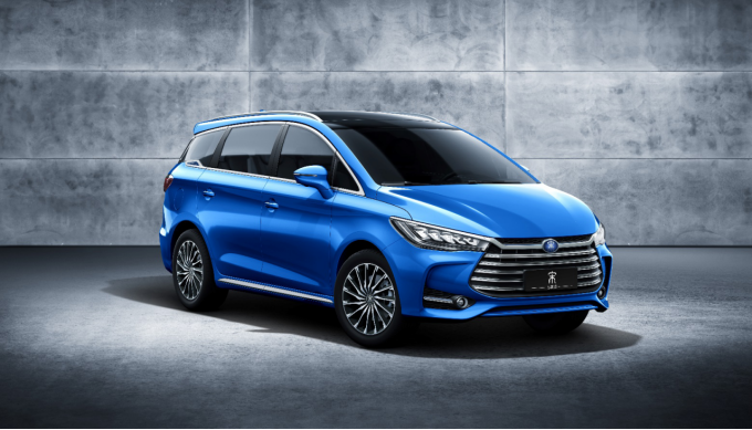 比亚迪宋7座版上海车展首发 宋家族日益壮大