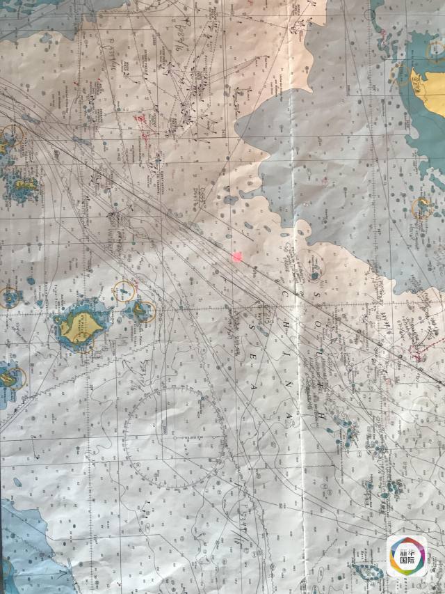 纸质海图照片(4月22日上午拍摄)