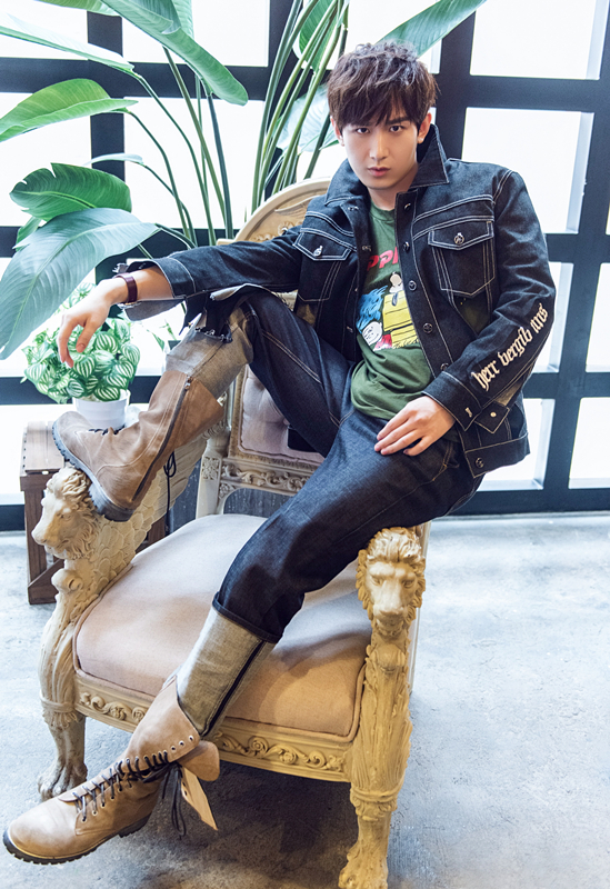 成毅创意牛仔写真大片展现个性时代精神