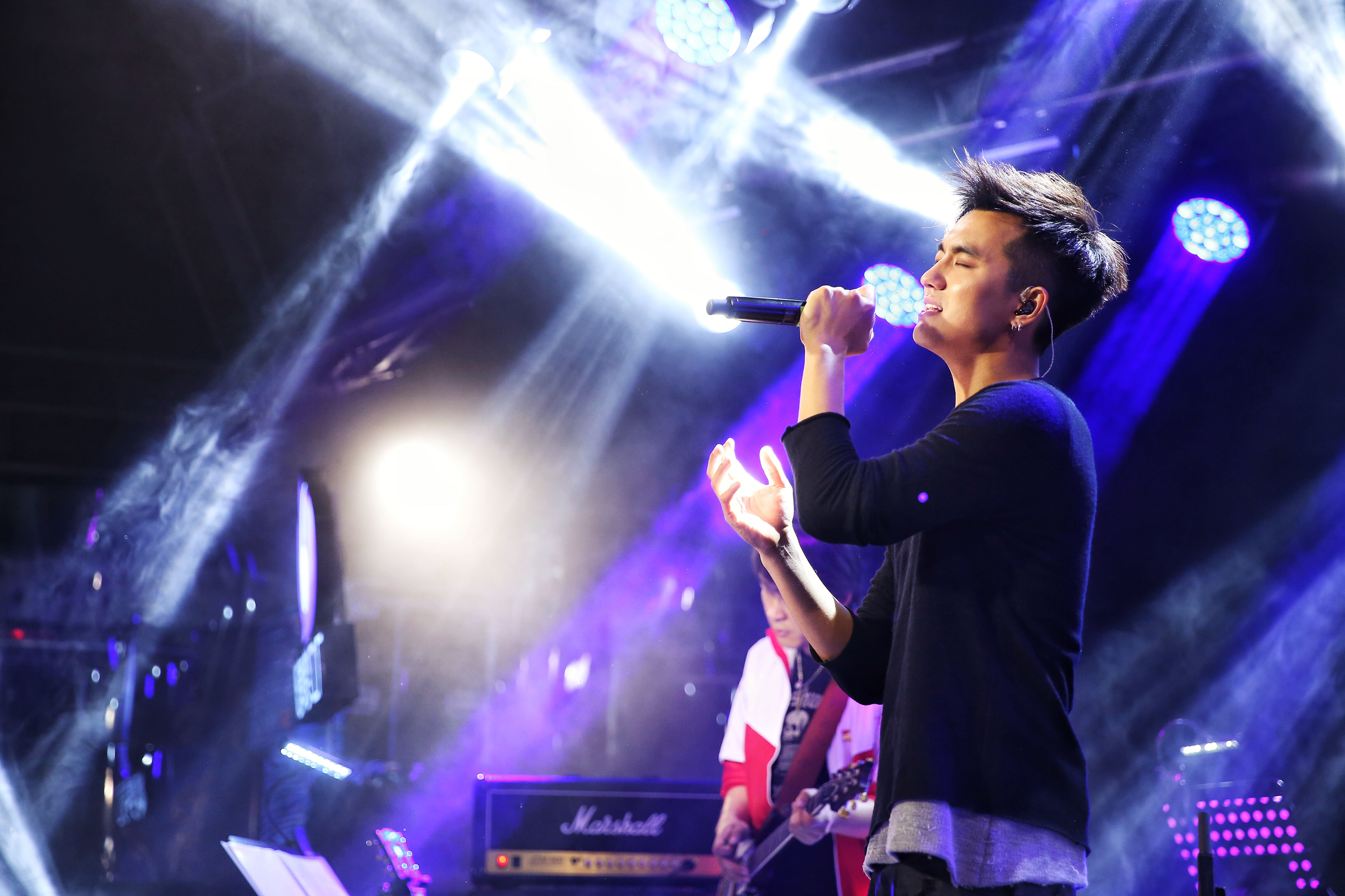 3 于湉演唱会北京举行 "校园爬梯"感动全场