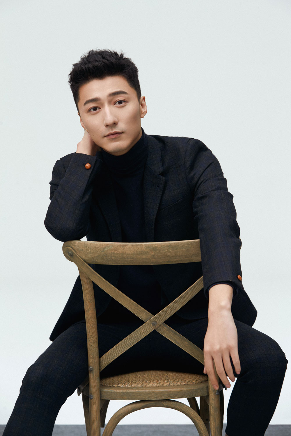 5 金泽灏时尚大片曝光 深色西装帅气十足