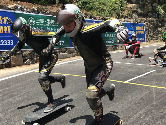 富裕山国际长板速降赛收官选手精彩瞬间
