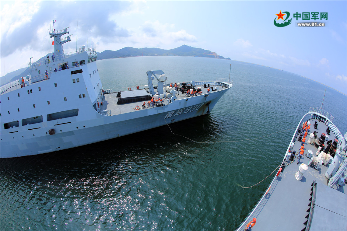 南海舰队运输舰海上独立操演