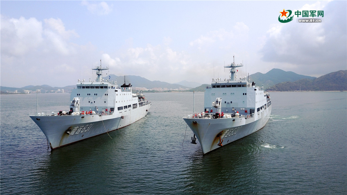 南海舰队运输舰海上独立操演