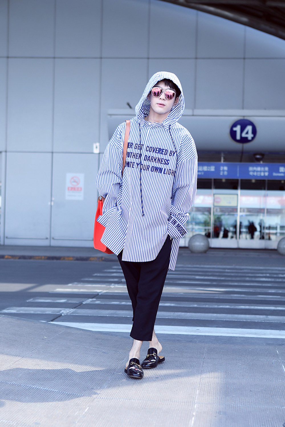 曾舜晞现身机场潮范十足简约大气超吸睛