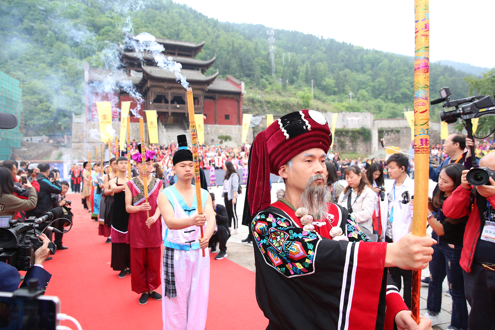 15 揭开苗族神秘面纱:"见证九黎城祭祀蚩尤大典"