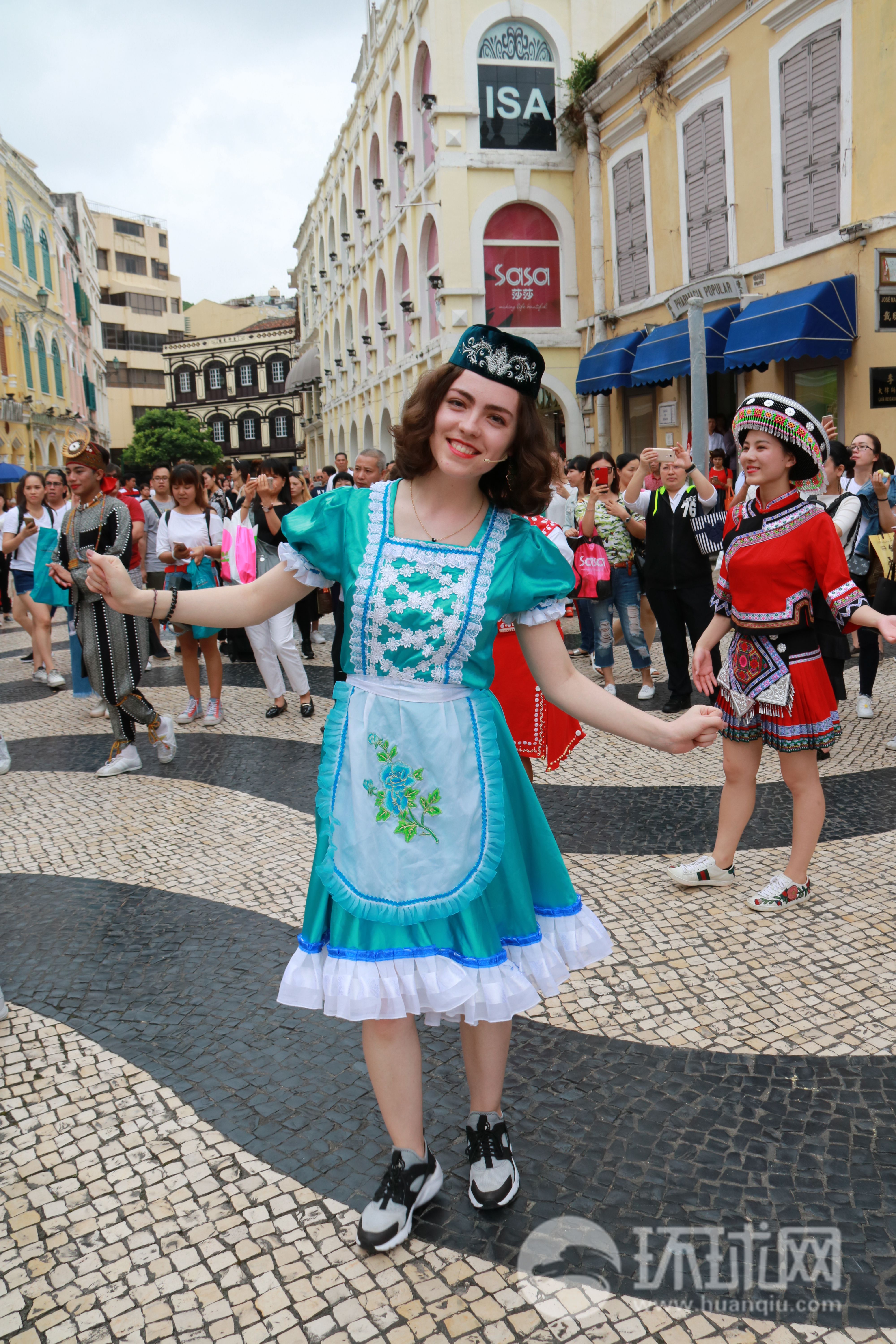 10 少数民族学生澳门快闪,市民游客齐参与