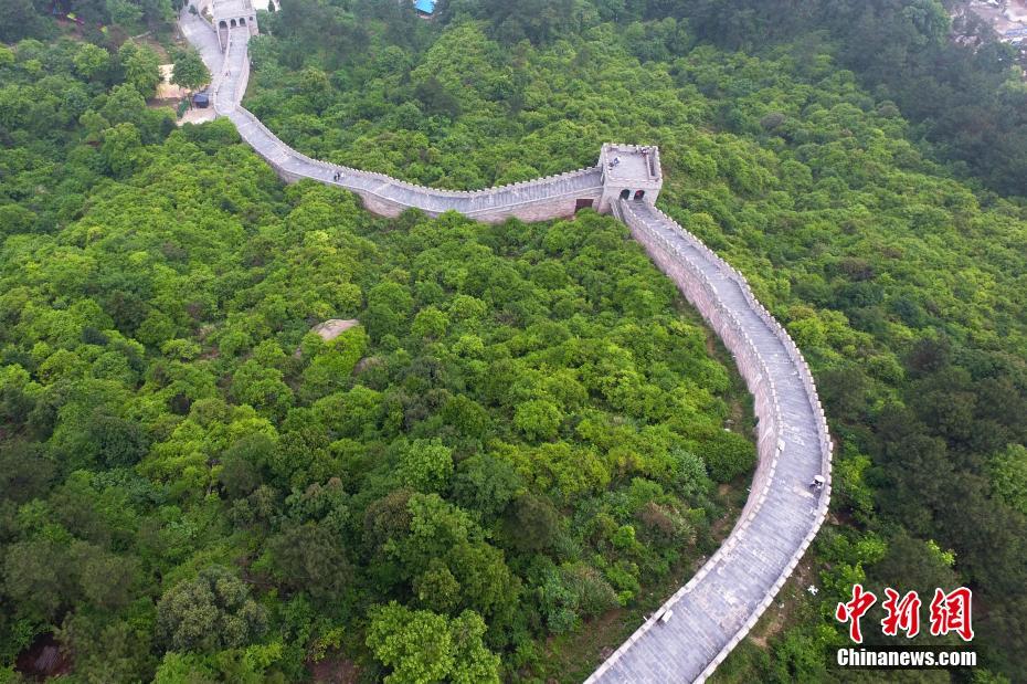 高空航拍南昌"山寨长城 横亘山间如"长龙"