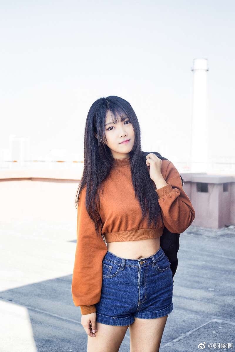 37 被贾秀全怼女记者私照:身材傲人 爱拍写真