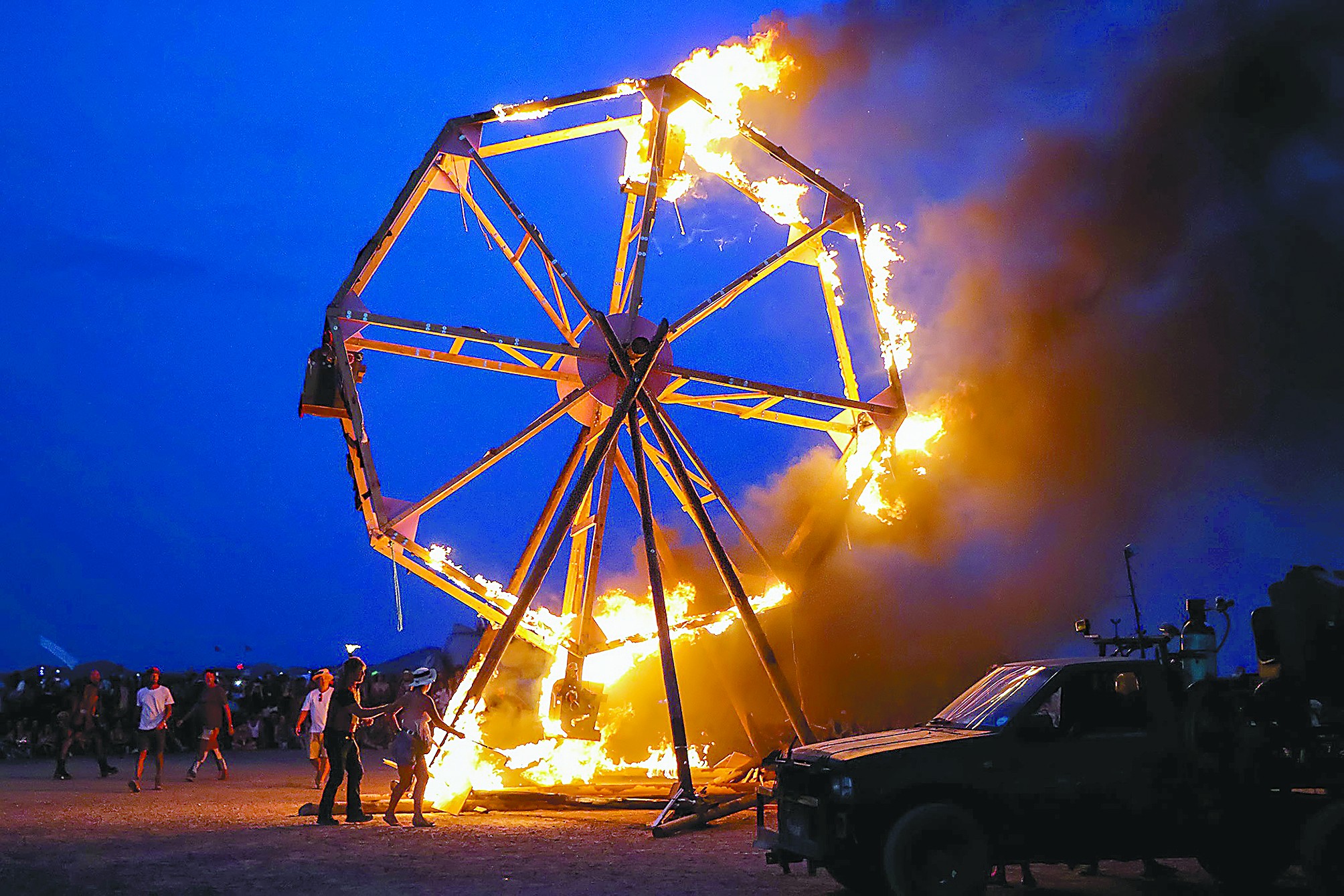 "非洲火人节"感受涅盘 无人荒漠中的梦幻世界