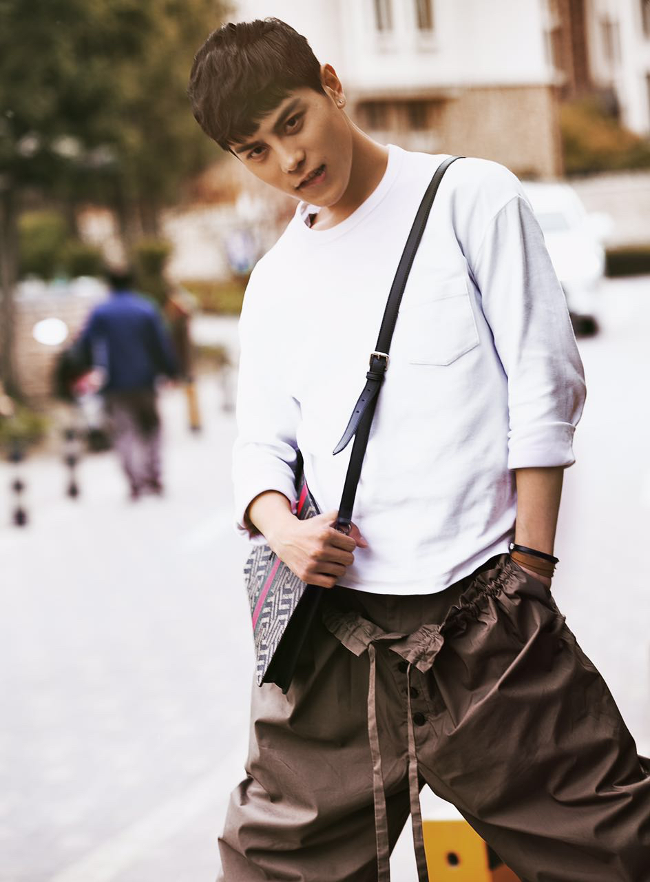 冯荔军初夏时尚街拍曝光简约爽朗沁人心脾