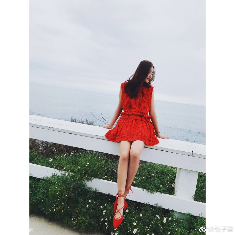 5 辣妈张子萱产后长腿诱人 少女感十足